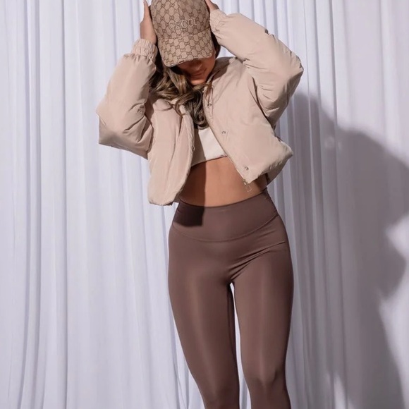 NWT Cropped Puffer Jacket - Latte - Picture 5 of 12